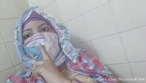 Real Arab Ø¹Ø±Ø¨ ÙˆÙ‚Ø­Ø© ÙƒØ³ Mommy Sins In Hijab By Squirting Her Muslim Cootchie On Webcam ARABE RELIGIOUS Fuck-a-thon